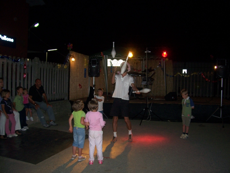  Image name: Estate077.jpg 
 width: 801 pixel 
 height: 602 pixel 
 Size: 289687 bytes 
 Click to enlarge 